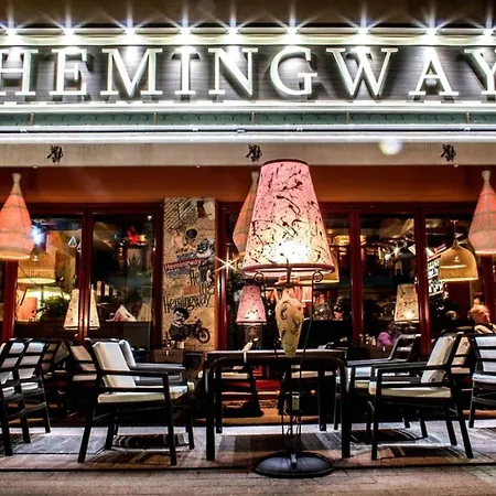 Chic Urban Getaway In Center By Flat Mаnager