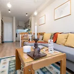 Apartment Chic Urban Getaway In Center By Flat Mаnager